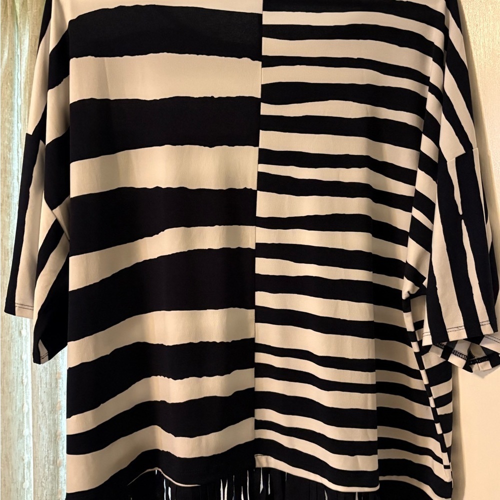Chico's Black and White Asymmetrical Short Sleeve Tunic - Picture 5 of 7